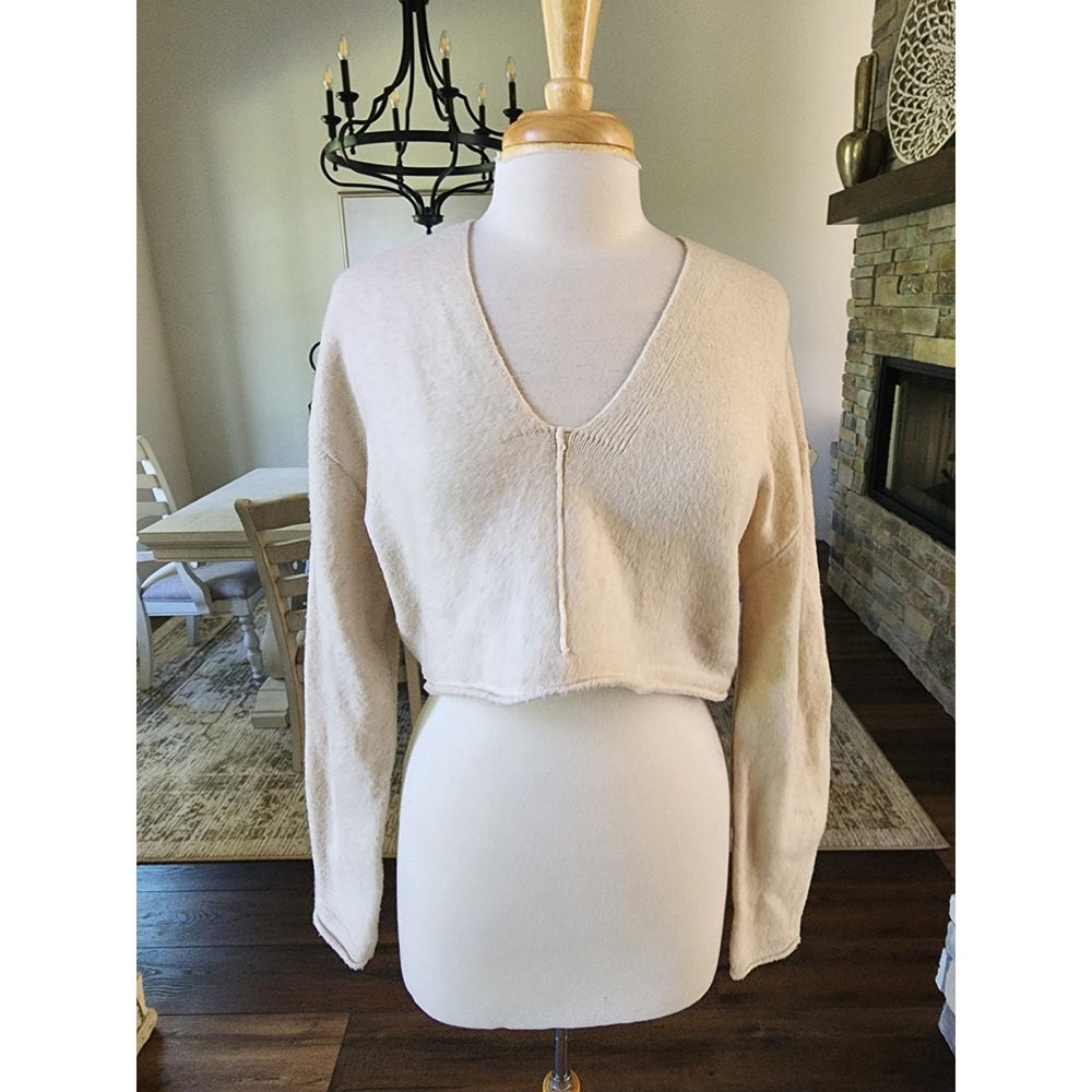 BDG Urban Outfitters Cream Cropped V-Neck Sweater XS Long Sleeve Exposed Seam